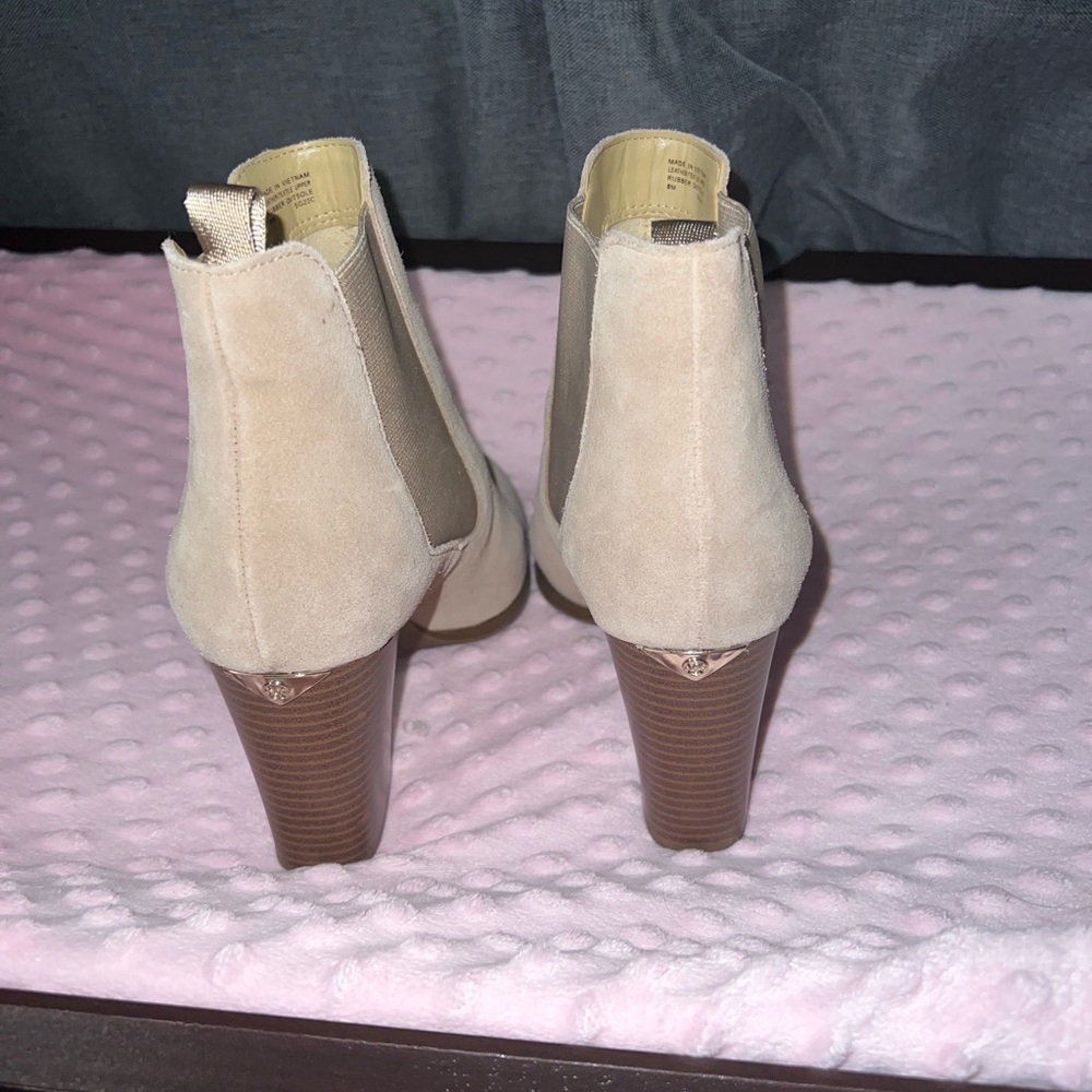 Women Michael Kors ankle boots, size 8.